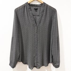 Ann Taylor Black and White Patterned Blouse